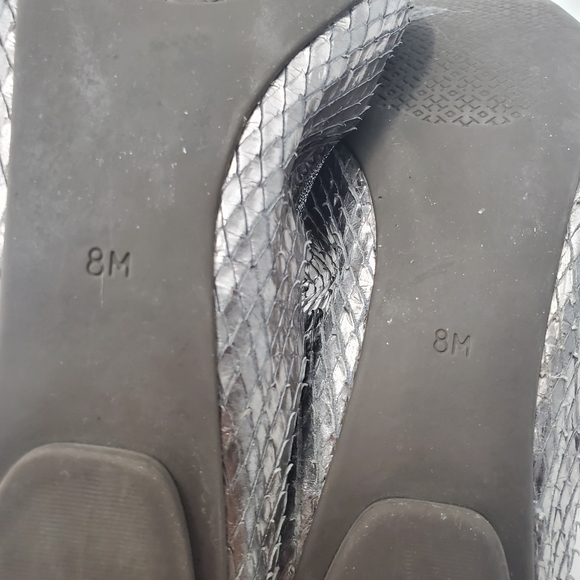 Tory Burch Gabby Ballet-washed Metallic Python Print/Metallic Pewter Gray - Picture 8 of 9